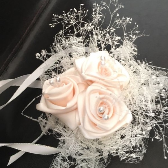 Beautiful handmade wrist corsage! Wedding, prom - Picture 2 of 6